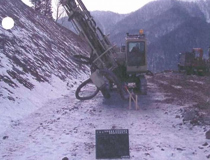 プレスプリット孔の穿孔