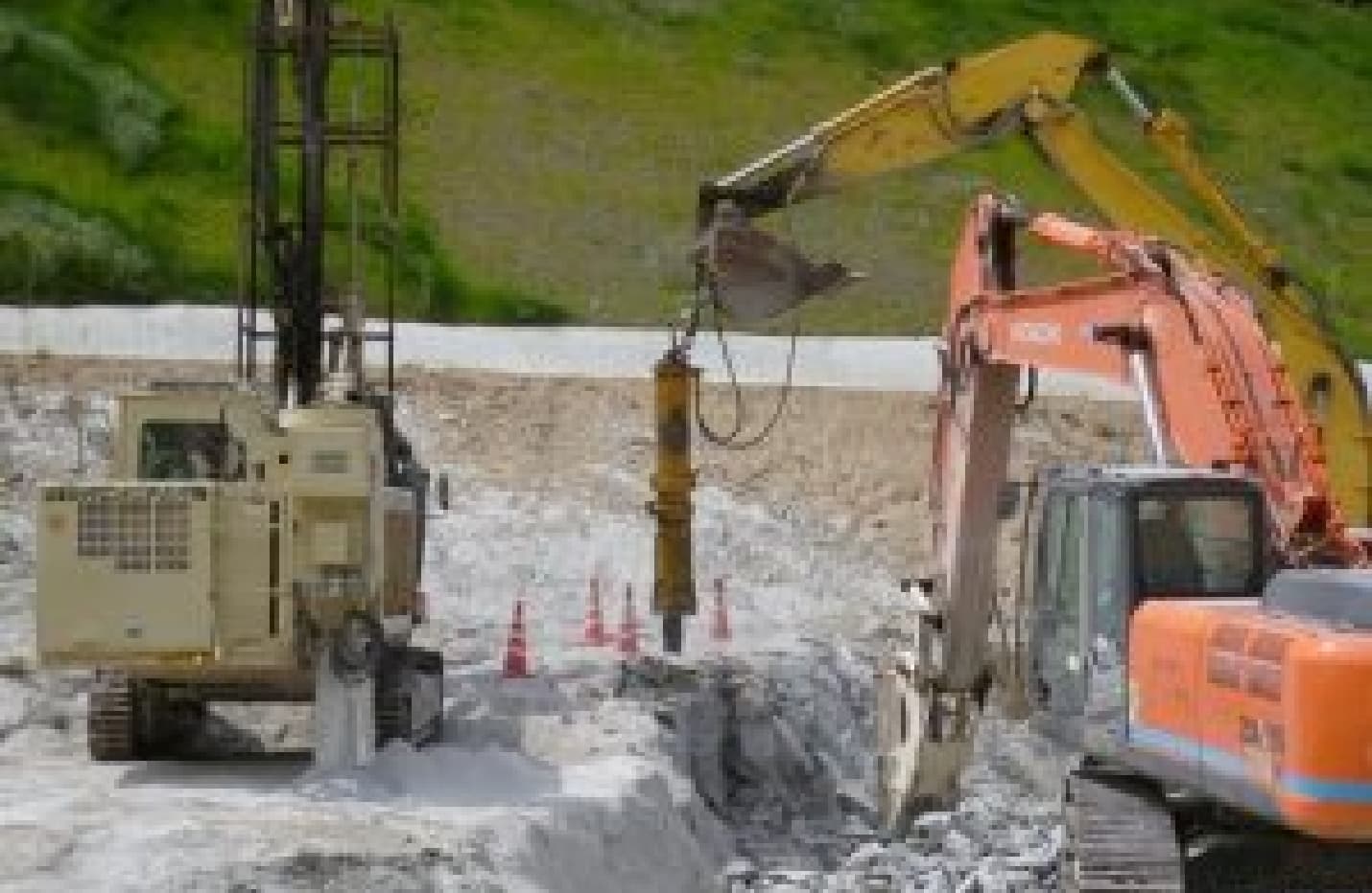 無発破岩掘削工事