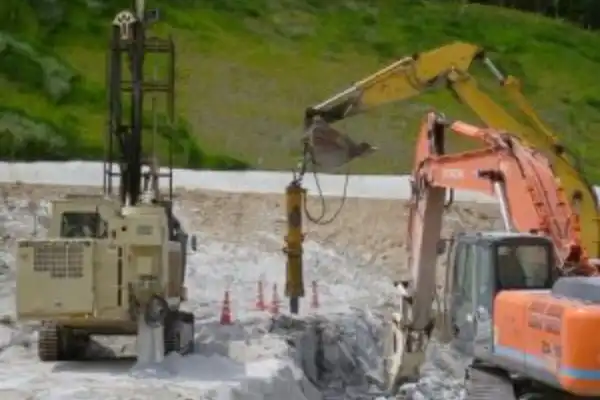 無発破岩掘削工事