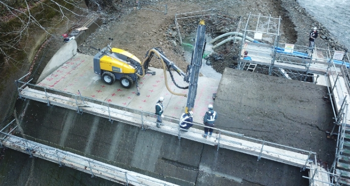 発破（はっぱ）工事