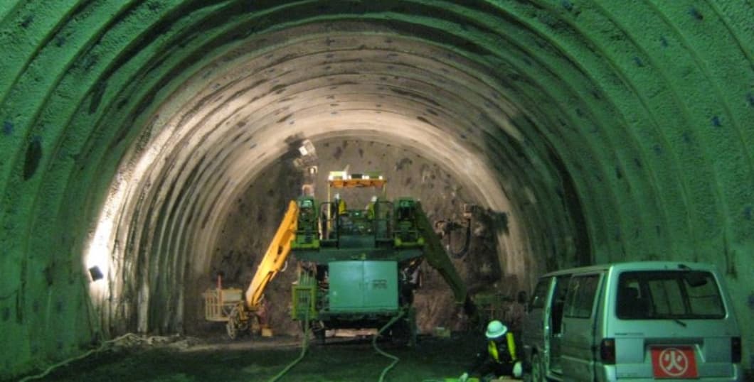 トンネル掘削